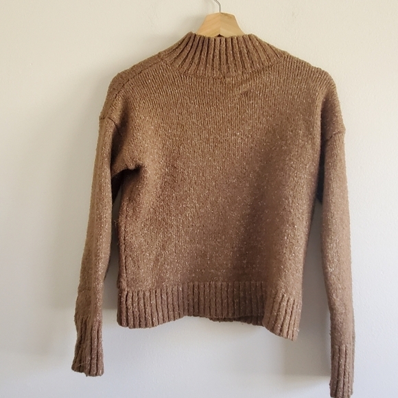 GREEN Sweater - Picture 5 of 5